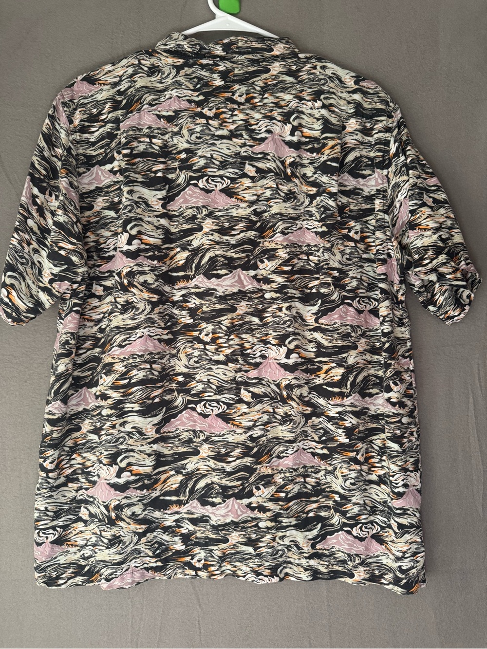 Patagonia Pataloha Black, Pink & Cream Wave-Print Short-Sleeve Button-Down Shirt - Picture 3 of 4